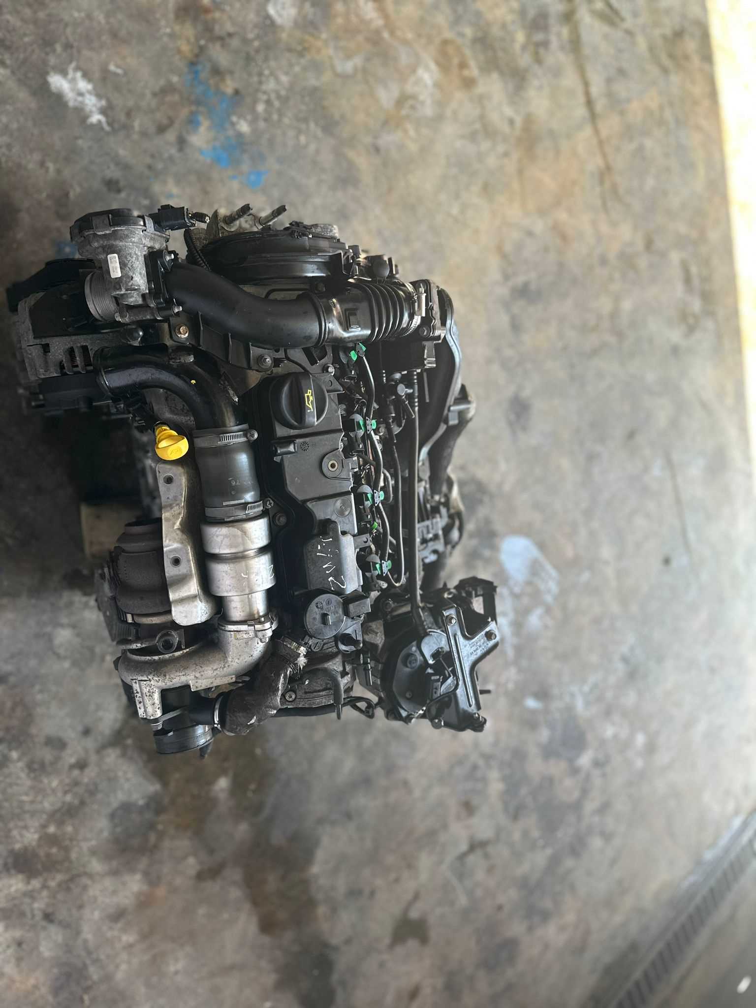 FORD KUGA KOMPLE MOTOR